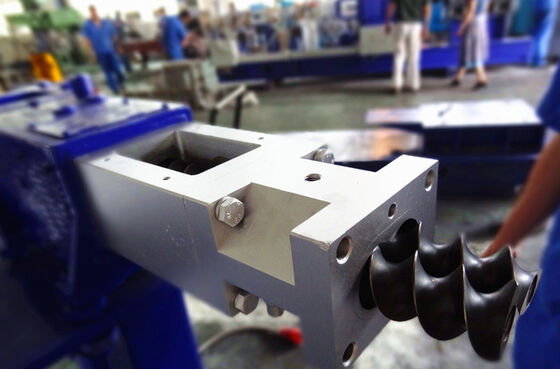 Καλή τιμή Coperion ZSK40 Twin Screw Extruder Side Feeder. Ταχύτητα πλήρωσης 10-50%. Χαμηλή διακύμανση τροφοδότησης. σε απευθείας σύνδεση